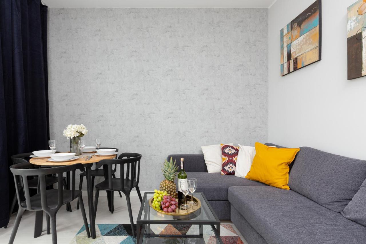 Business Center Apartments Warsaw Wola By Noclegi Renters Eksteriør bilde