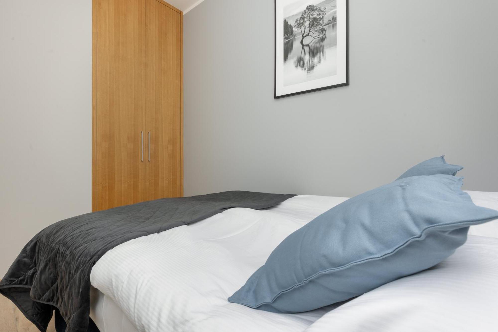 Business Center Apartments Warsaw Wola By Noclegi Renters Eksteriør bilde
